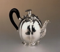 Een Lodewijk XV zilveren theepot