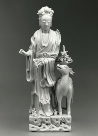 Een figuur van &#039;Blanc de Chine&#039; porselein, voorstellend de Chinese Godin Hsi Wang Mu